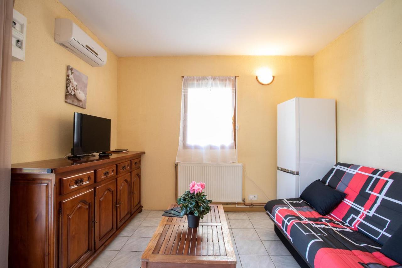 Apartamento Le Mont Guillaume - 1 Chambre Terrasse Et Jardin Saint-André-dʼEmbrun Exterior foto